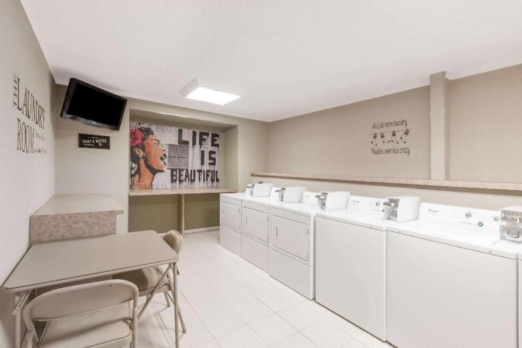 Super 8 By Wyndham Schenectady - Albany Area Hotel Buitenkant foto